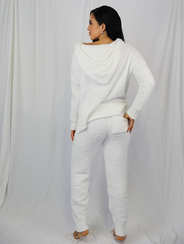 White fuzzy discount lounge set